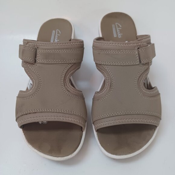 Clarks Collection Sandals Neutral Tan Comfort Wedge Slip On Adjustable Womens 7M - Picture 3 of 16